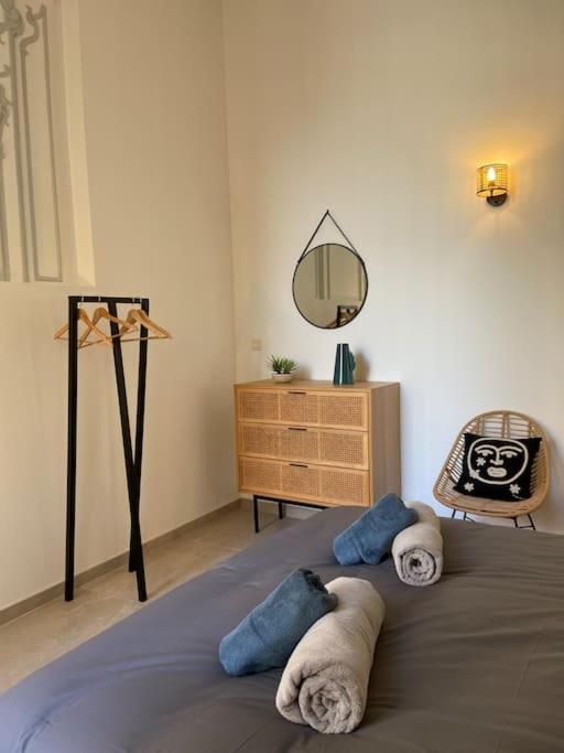 Appartement Avec Ventilateurs Proche Du Palais Des Papes Avignon Bagian luar foto